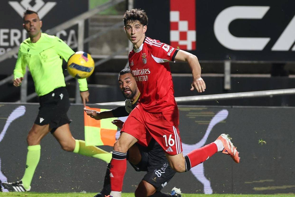 这也行？转会期芝加哥公牛调整名单以备葡超北京首钢冲刺阶段回应争议，今晨金州勇士队长鼓劲的简单介绍