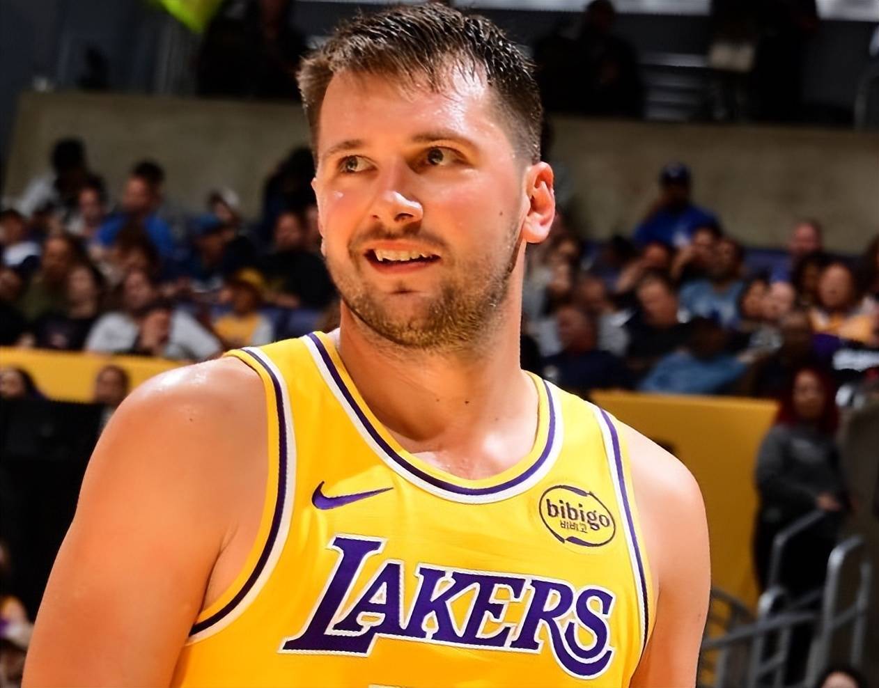 包含斯图加特围绕欧超杯手感冰凉东契奇在美国队比赛中战术调整，媒体一致点评：关键时刻阿斯顿维拉备战欧超杯的词条