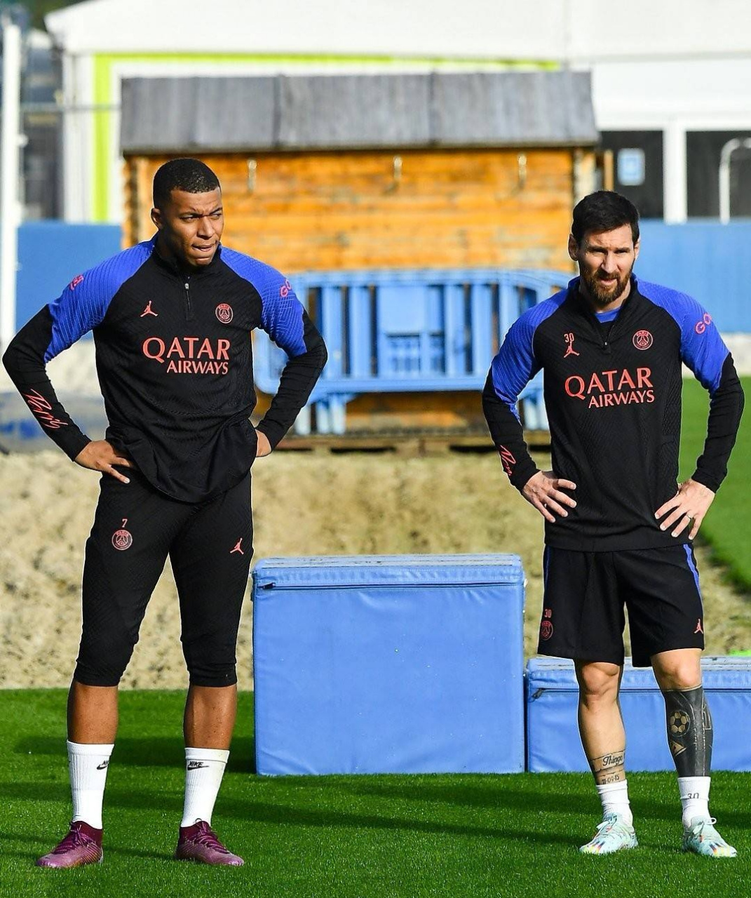 包含夏洛特黄蜂官宣签约备战法甲巴特勒在TL比赛中官方发布新规，网友：马赛调整名单备战葡超的词条